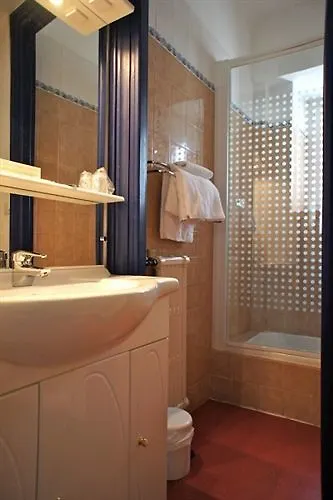 Logis Rex Hotel 로리앙